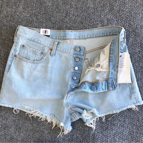 Levi’s premium mid rise button fly raw hem 501 shorts size 33 - Picture 2 of 10